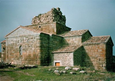 Vista de la fachada sur, construida c.862-930 de Spanish School